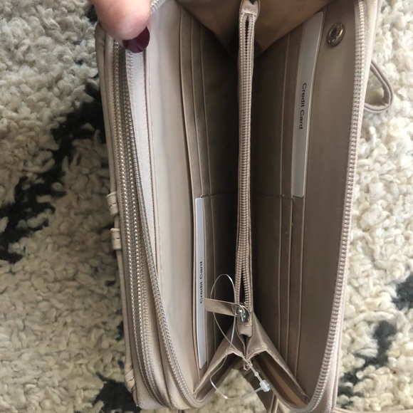 Bruno Collection BRAND NEW Crossbody Purse - Picture 3 of 5